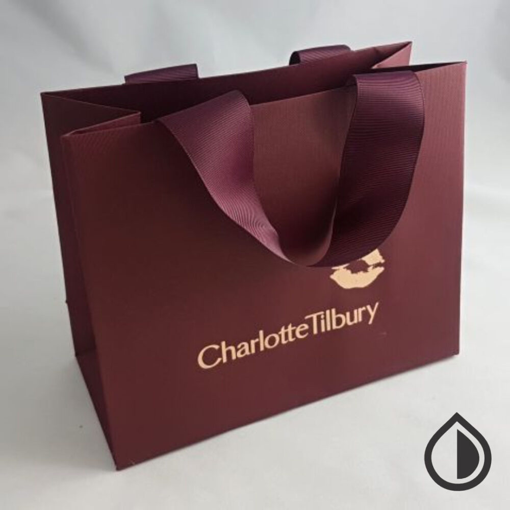 Branded custom paper bags with logo printing, luxury finishes, and eco-friendly materials – available in Dubai.
