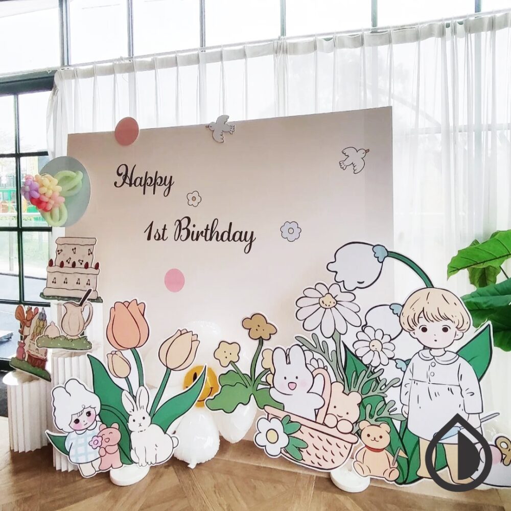 Custom display stands for exhibitions, trade shows, and retail promotions in Dubai. High-quality printing on sturdy materials for eye-catching presentations.